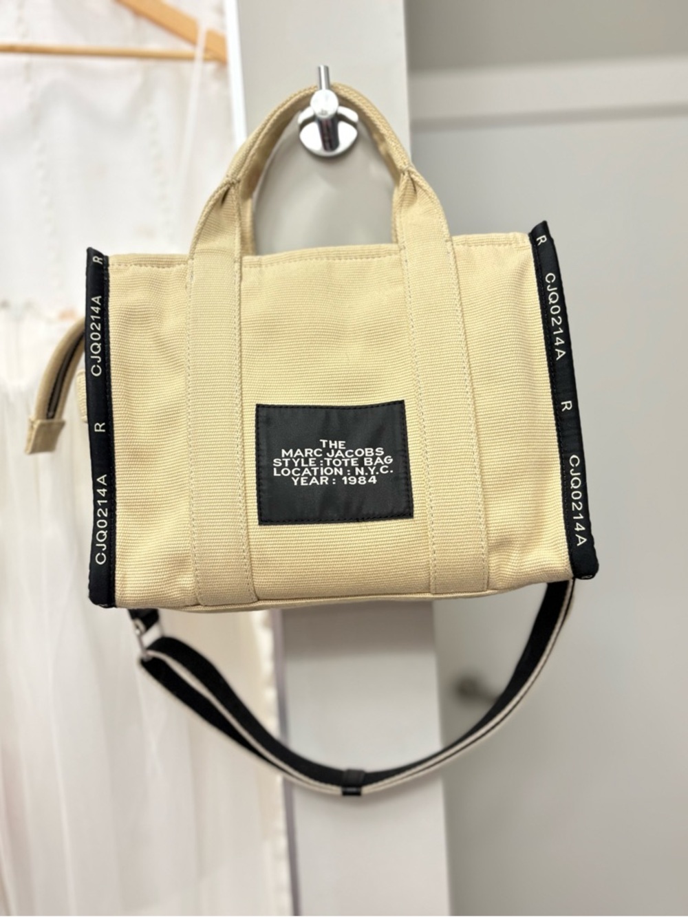 The Tote Bag Jacquard Medium Tote - Warm Sand - Picture 7 of 11